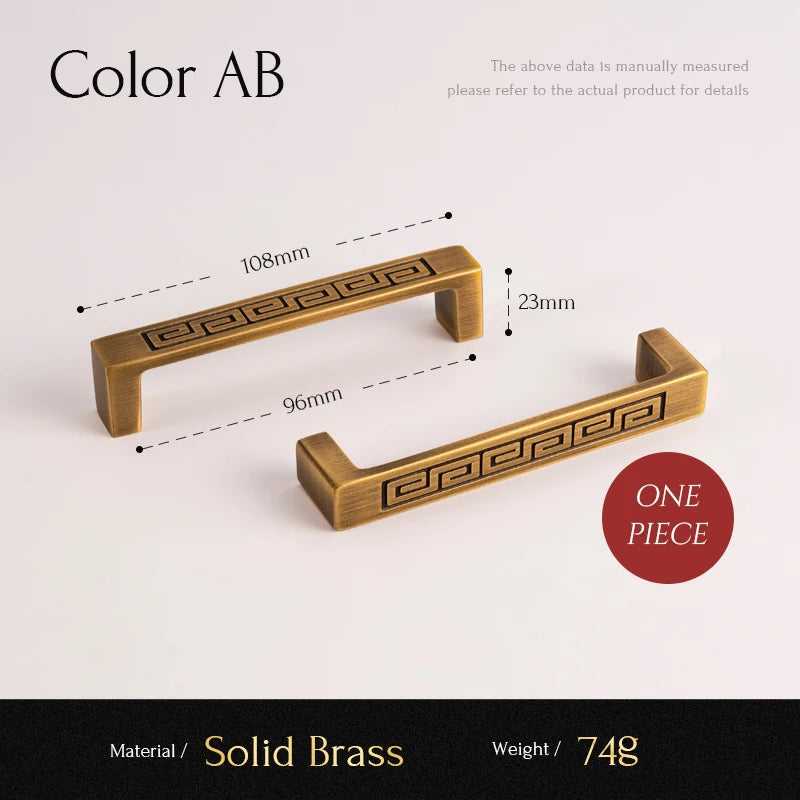 Massief messing meubelgreep in antieke afwerking met modern patroon, 108mm, Aurel luxery hardware.