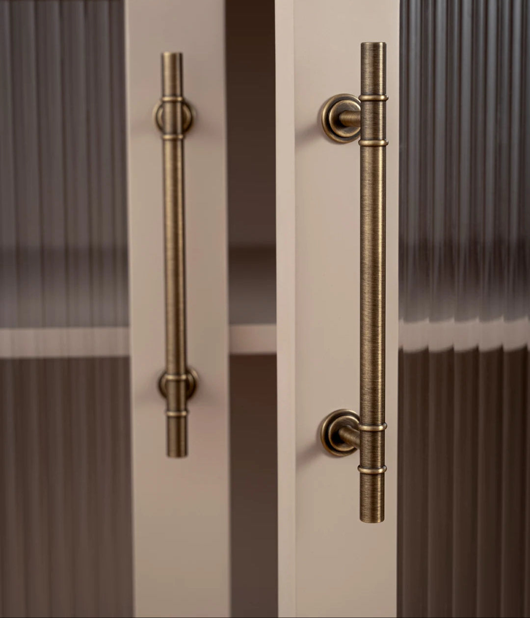Antieke Messing T-Bar Greep & Conische Knop – Minimalistische Kastgreep