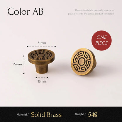 Massief messing kastknop met antiek bronzen afwerking, decoratief patroon, 31mm breed.